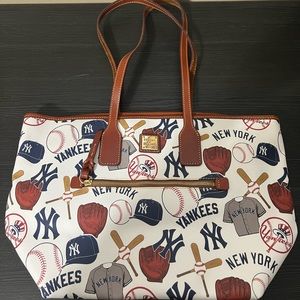 Large dooney and bourke New York Yankees tote